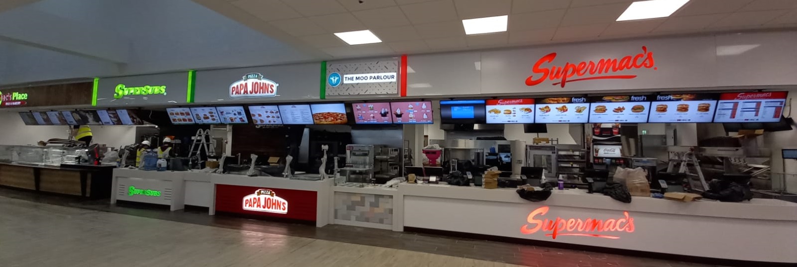 Retail Food & Drink Digital Signage Screens and displays